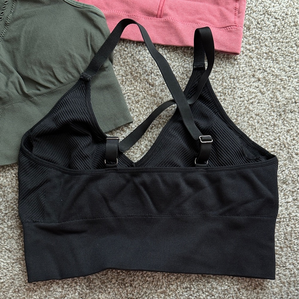 Sports bra bundle - Picture 3 of 9